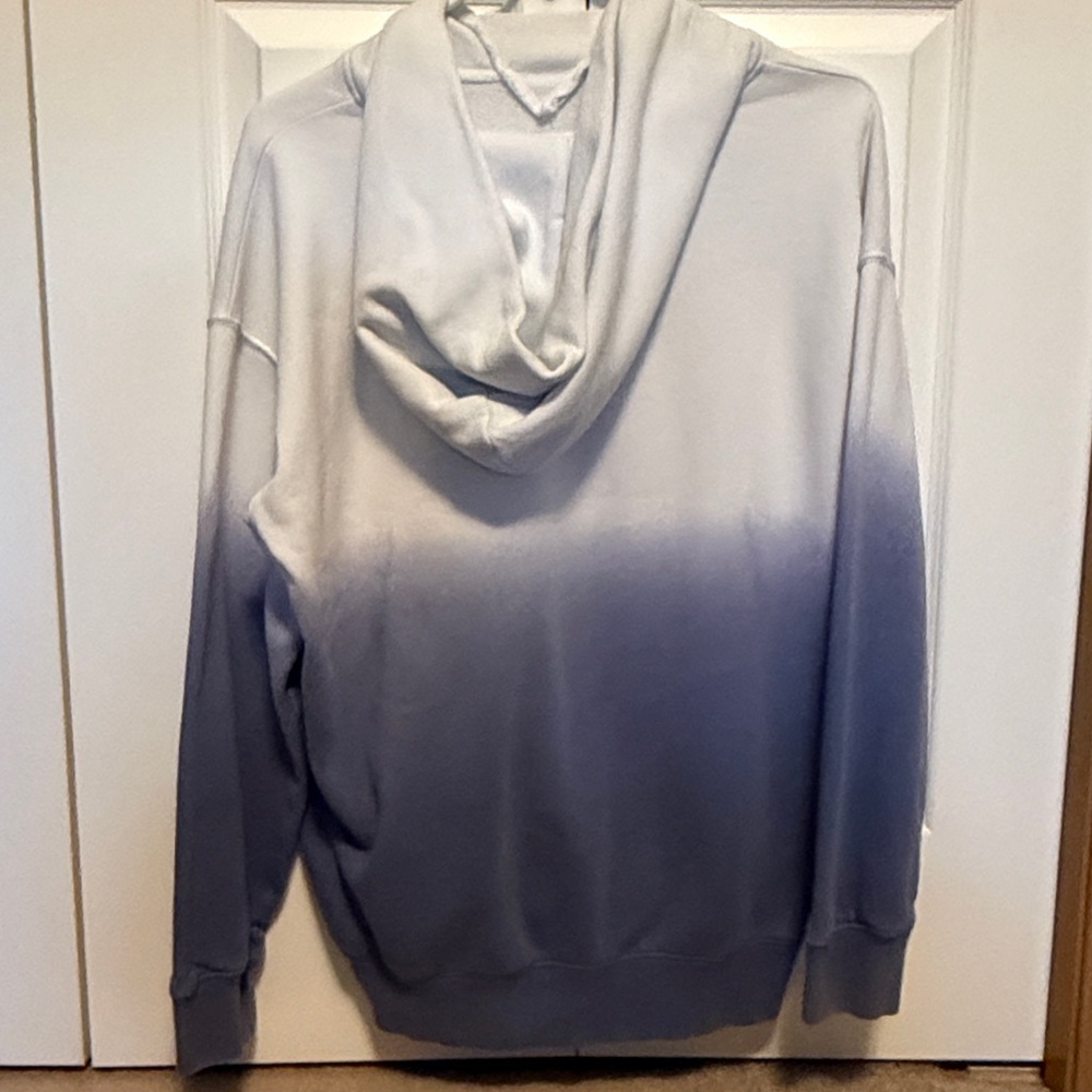 Oversized GAP boys blue and white sweatshirt - Picture 2 of 2